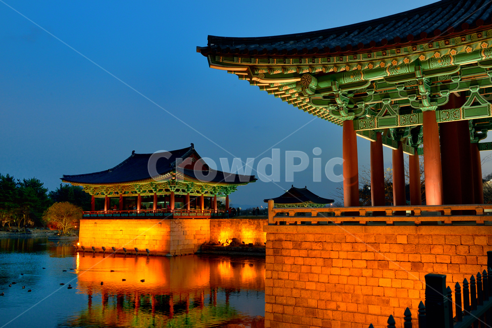 night view,Korean tourist attractions,light,Anapji Pond,night,traditional houses,Reflection,Korean culture,Gyeongju