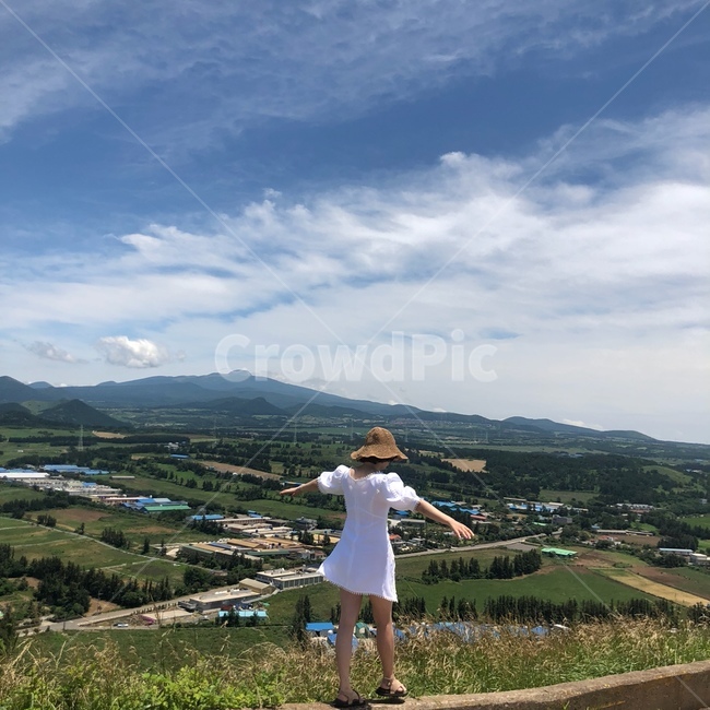 제주도,오름,풍경,하늘,인물,사람,여자,원피스,화이트,여행,사람,인물,인간,human,person,여성,여자,woman,female,lady,여행,휴가,traveling,vacation,trip