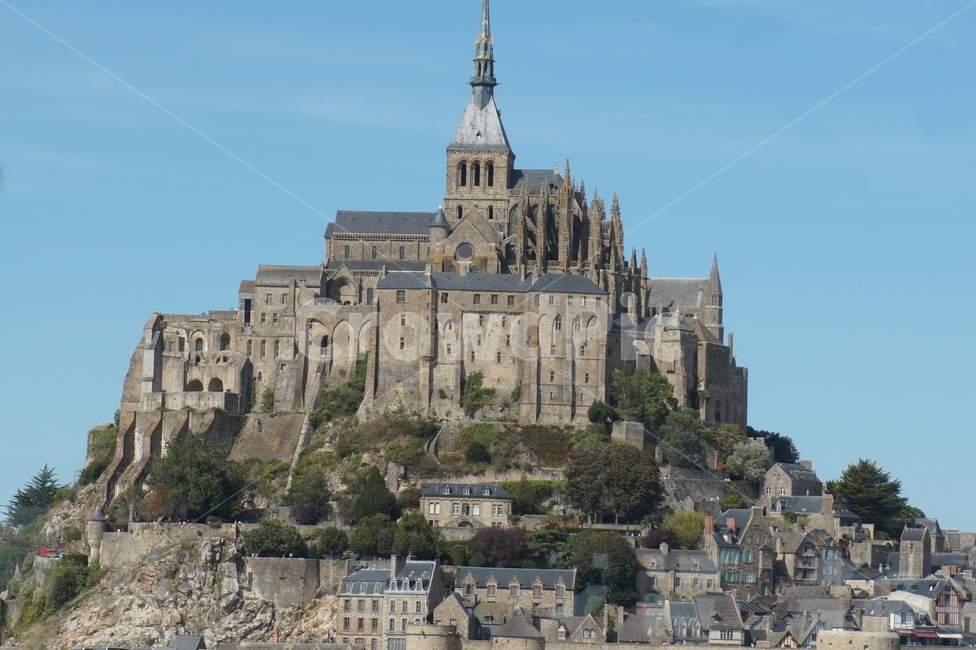 유럽,프랑스,building,건물,steeple,뾰족한탑,spire,첨탑,architecture,건축물,tower,탑,town,도시,metropolis,중심지,urban,어반,city,시티,건축물,건물외관,exterior,building,structure,architecture,construction