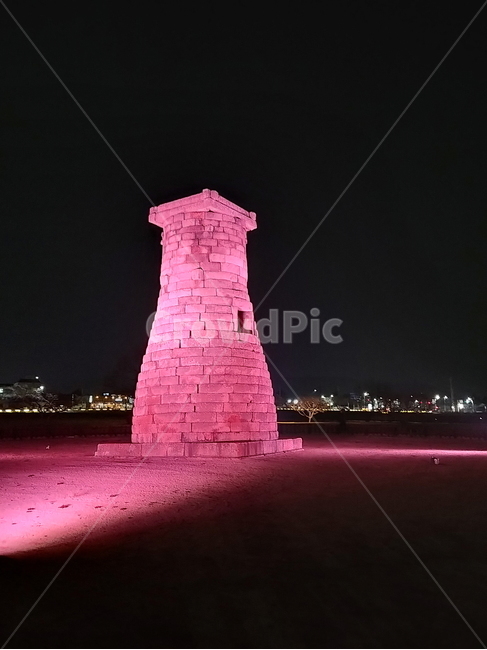 첨성대,첨성대야경,경주첨성대,신라문화재,한국문화유산,밤,빛,야경,경주,문화재,풍경,신라,한국문화,랜드마크,한국전통,문화유산,night,nightscape,landscape,landmark,koreantraditional,koreanculture,건축물,한국전통건축물,야경,밤,풍경,nightscape,night,landscape,한국전통,한국문화,korean traditional,korean culture,랜드마크,landmark,tourist attraction,한국랜드마크,한국관광지,한국명소,korea landmark,korea tourist attraction,architecture,tower,탑,building,건물
