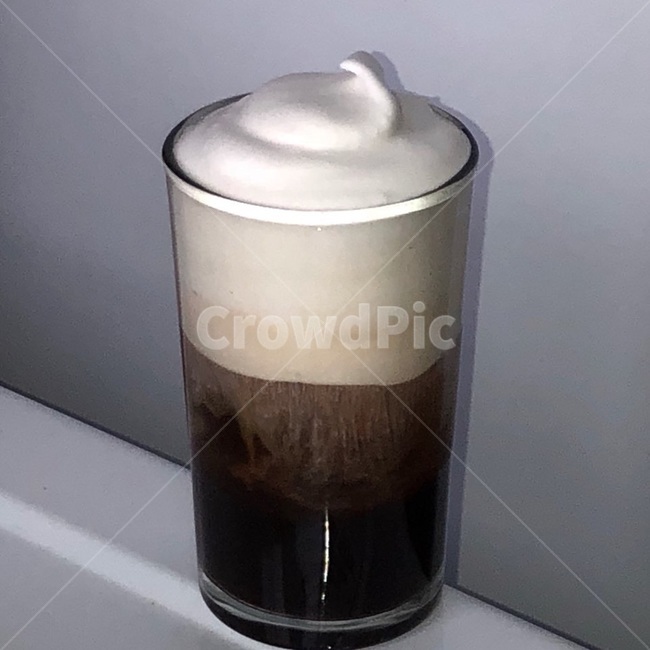 커피,아인슈페너,비엔나커피,카페,생크림,휘핑크림,아이스커피,감성,음료