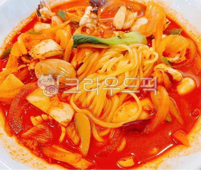 해물짬뽕,불짬뽕,짬뽕,해물,해산물,버섯,호박,애호박,양송이버섯,야채,채소,오징어,양파,청경채,면요리,면,면류,음식,식사,중식,중화요리,국물,food,meal,seafood