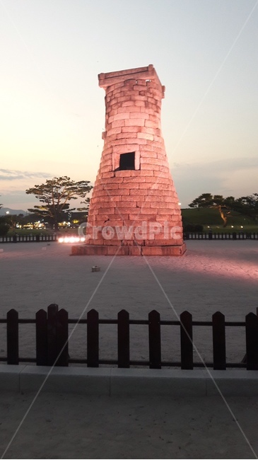tower,탑,architecture,건축물,building,건물,경주,문화재,신라,관광지,천문관측,유적,천문관측시설,천문대,야경,밤,풍경,nightscape,night,landscape,랜드마크,landmark,tourist attraction,한국랜드마크,한국관광지,한국명소,korea landmark,korea tourist attraction