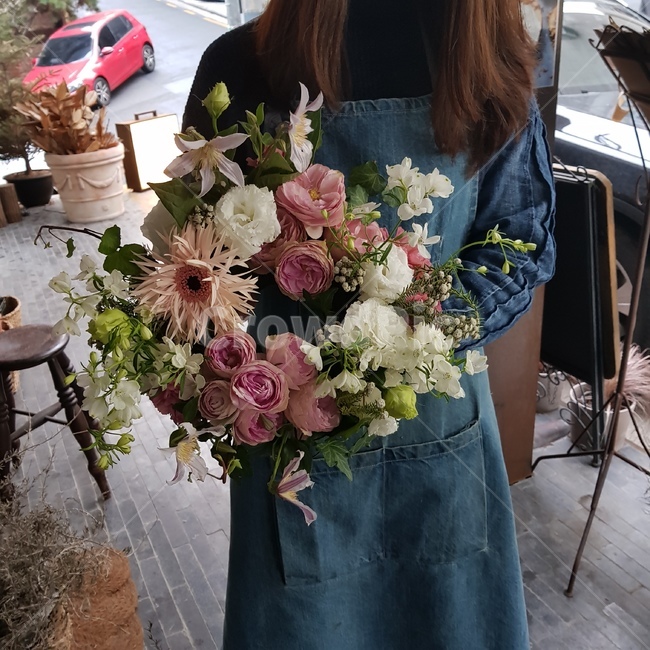 flowerarrangement,flower,flowerwreath,flowerbouquet,frenchstyle,florist,꽃,꽃꽂이,플라워부케,플라워리스,꽃장식,꽃리스,플로리스트,프렌치스타일,내추럴부케