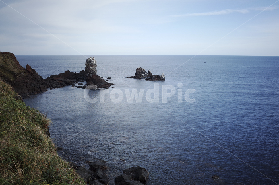 blue,sky,ocean,sea,water,바다,푸른하늘,하늘,푸른바다,shoreline,해안선,연안,nature,자연,beach,light,sunlight,윤슬,섬,자연,풍경,nature,landscape