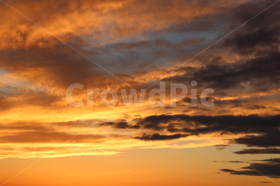 하늘,석양,구름,붉은석양,지는해,자연,풍경,nature,landscape,outdoors,옥외,sky,dusk,황혼,sunset,일몰,red sky,붉은 하늘,dawn,새벽