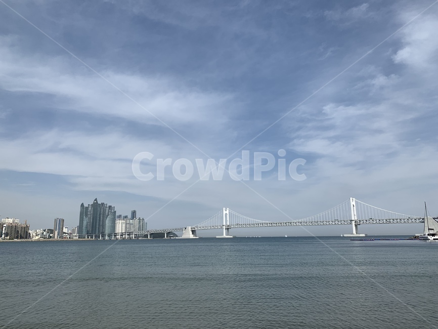 하늘,바다,파란하늘,파도,빌딩,다리,대교,광안리,광안대교