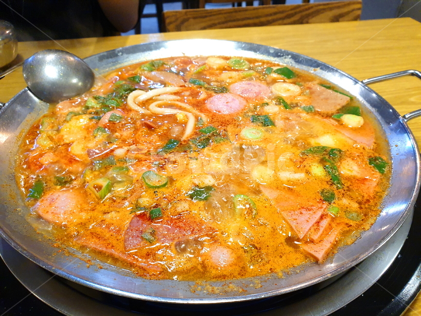 음식,요리,식사,먹는것,찌개,부대찌개,따뜻한음식,우동,파,햄,소세지,보글보글,음식,식재료,요리,food,cook,meal,dishes,food reserves