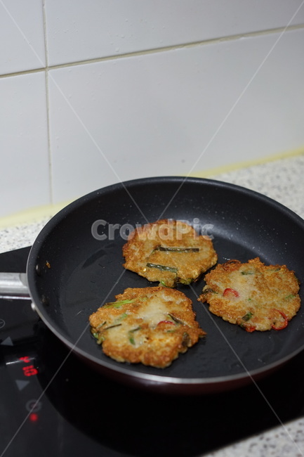 전,부침개,후라이팬,주방,요리,한식,음식,식재료,요리,food,cook,meal,dishes,food reserves,한식,한국음식,한국요리,korean food,korean dishes,korean meal,korean cook
