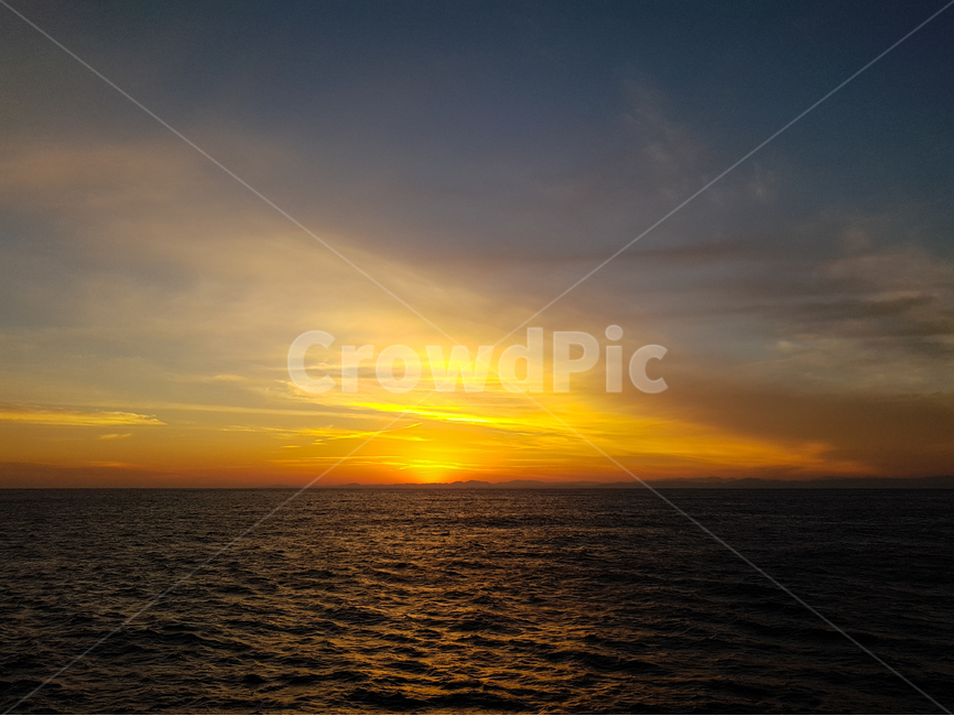 바다,망망대해,해상,노을,해질녁,태양,수평선,구름,하늘,sky,cloud,ocean,sea,sun,sunset