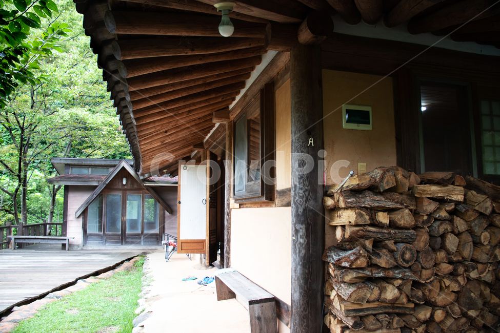 corridor,복도,한옥,한옥구조,한옥인테리어,인테리어,시골집,집,고전집,고전인테리어,옛날스타일,가옥,나무인테리어,우드,interior,acottage,acountryhouse,house,oldhouse,home,oldhome,woodstyle,장작,나무장작,목재,목재스타일,wood,나무,porch,현관,patio,페르골라,pergola,안마당