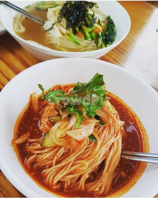 비빔국수,국수,잔치국수,비빔면,비빔,초록,빨강,여름국수,여름,매콤,시원,양파,오이,멸치국수