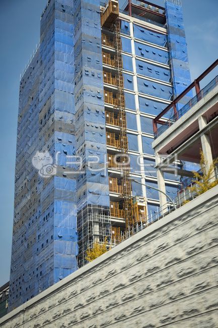 erection,sky,framing,Safety first,city,construction site,screen,industry,construct,building,new construction,site,elevator,rebar,construction,New apartment,No accident,high rise,high rise building,apartment