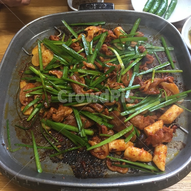 오리고기,불판,오리주물럭,부추,오리로스,볶음,오리요리,오리고기요리,고기,주물럭,볶음요리