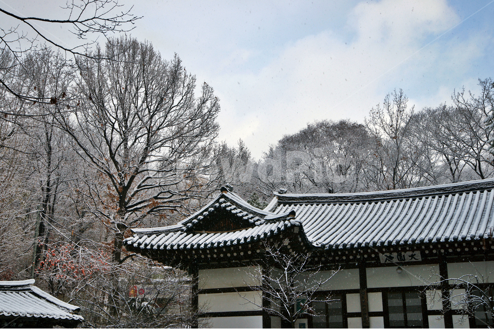 대원암,설경,보타사,서울,불교,사찰,눈,겨울,암자,겨울,계절,winter,season,한국전통,한국문화,korean traditional,korean culture,건축물,건물외관,exterior,building,structure,architecture,construction