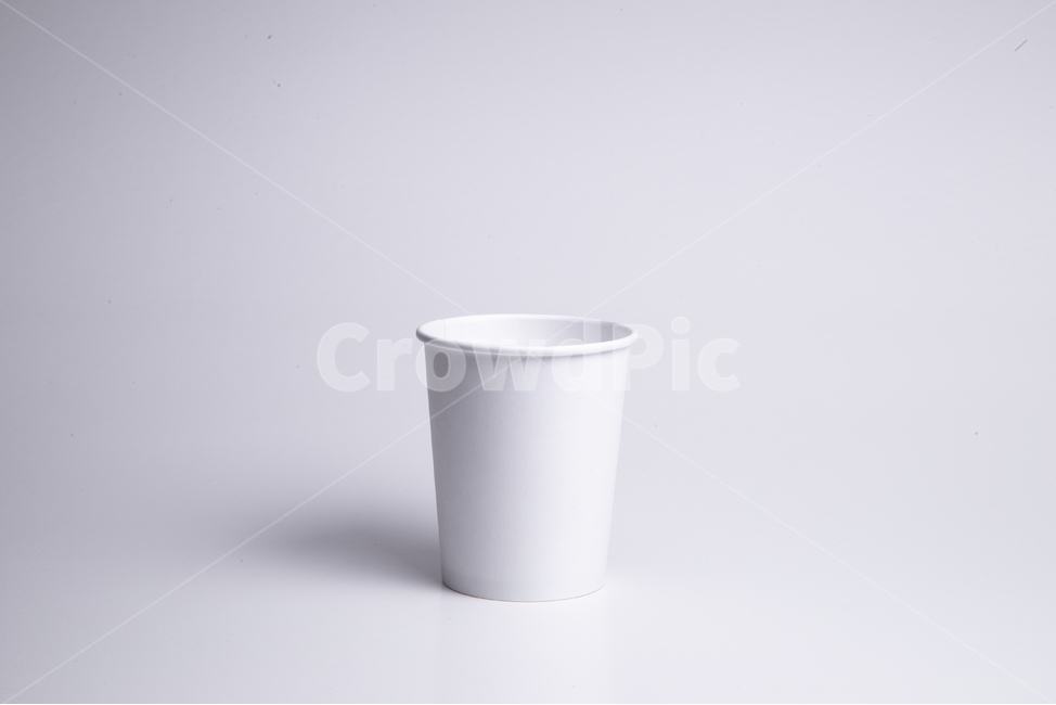 종이컵,테이크아웃컵,깨끗한,비어있는,디자인,로고,상표,스트로보촬영,스트로보,스튜디오,제품촬영,하얀,무지,고해상도,사물,물건,오브젝트,thing,object,matter