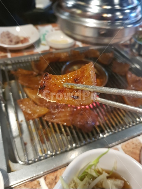껍데기,술안주,숯불,먹음직,안주,양념,노릇노릇