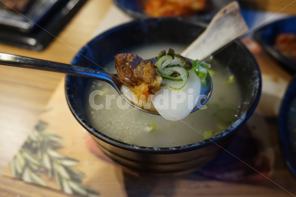 떡국,떡,한숟가락,숟가락,탄수화물,요리,식사,외식,회식