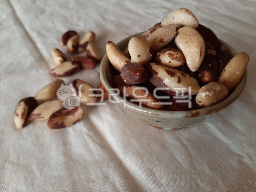 brazil nuts,nuts,plate,nut,bowl,food