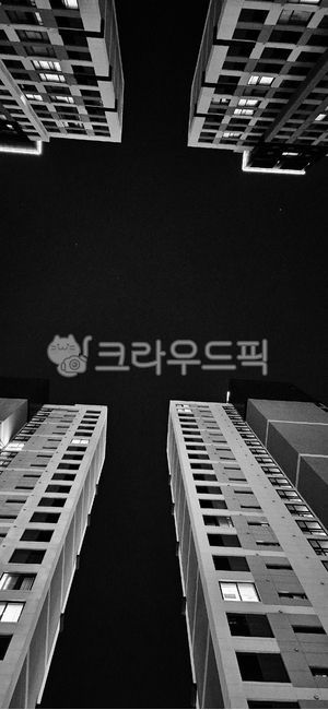 도시,밤,아파트,고층건물,city,시내,건물,하늘,중심지,다운타운,downtown,야경,불빛,창문,apartment