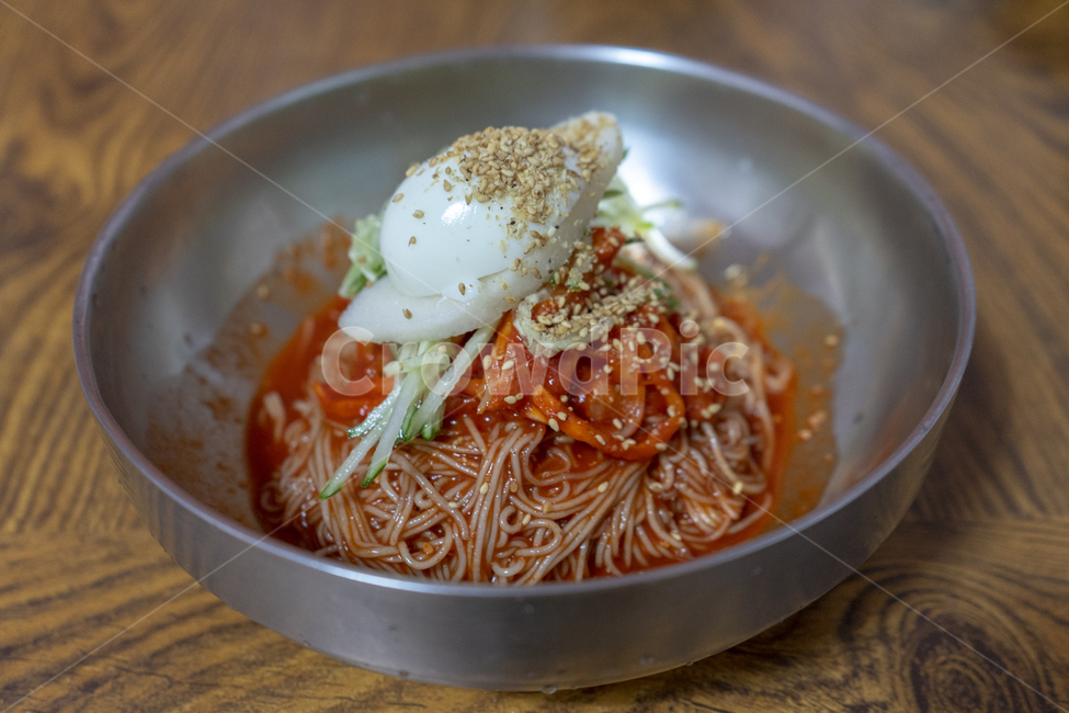 비빔냉면,회냉면,냉면,한식,음식,여름,시원함,spicybuckwheatnoodles,coldbuckwheatnoodleswithrawfish,koreanfood,summer,cool,음식,식재료,요리,food,cook,meal,dishes,food reserves,면류,면요리,noodles,한식,한국음식,한국요리,korean food,korean dishes,korean meal,korean cook