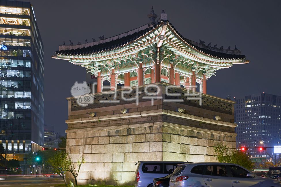 동십자각,동십자각야경,망루,누각,누정,사모지붕건물,야경,고건축,동익루