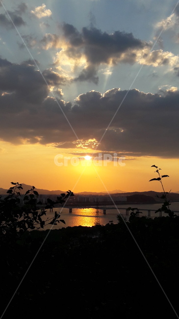 자연,하늘,신비로움,아름다움,붉은,자연,풍경,nature,landscape,flare,플레어,light,빛,sunlight,햇빛,outdoors,옥외,dusk,황혼,sunset,일몰,dawn,새벽,sky,red sky,붉은 하늘