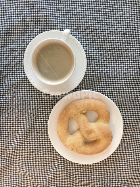 카페,감성,커피잔,커피,요리,음식,감성사진,후식,디저트,플리이팅,컨셉,coffee,bred,빵,프레즐,음식,식재료,요리,food,cook,meal,dishes,food reserves,빵,bread