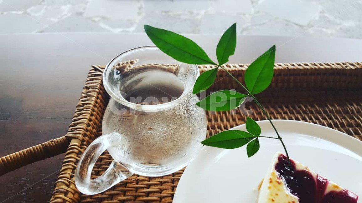후식,디저트,유리물병,찻병,카페,deseert,cafe,케이크,이파리,이파리장식