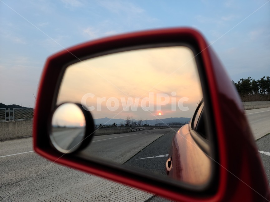 감성사진,사이드미러,노을,대비,파란하늘,sunset,sidemirror,redcar,빨간차,sky,road,교통,교통수단,traffic,transportation