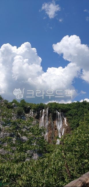waterfall,sky,clouds,trees,landscape