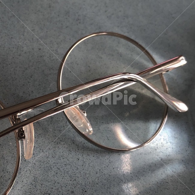 감성,빛,안경,무지개,아날로그,책상,패션스타일,의상,fashion,style,사물,물건,오브젝트,thing,object,matter