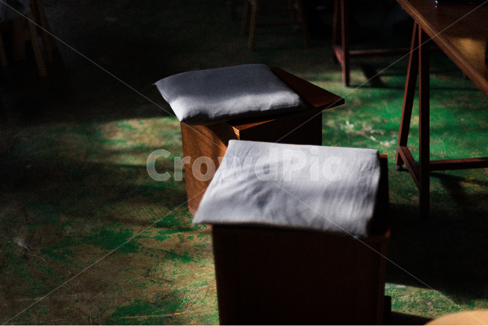 쓸쓸함,남겨짐,의자,카페,오후,한가로움,인테리어,실내디자인,interior design