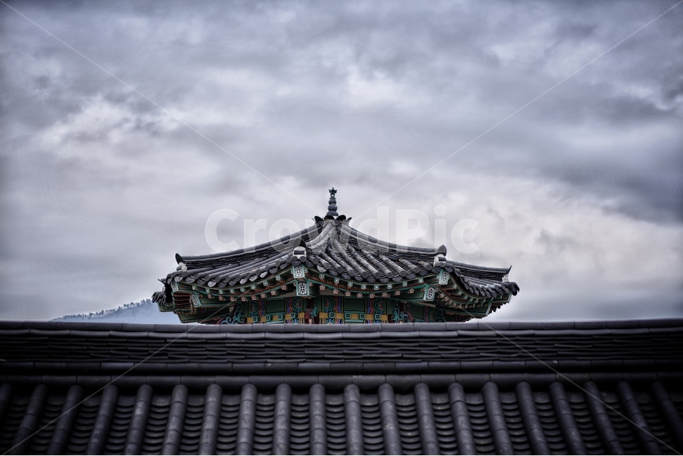 기와,구름,회색,을씨년,지붕,한국전통,한국문화,korean traditional,korean culture,건축물,건물외관,exterior,building,structure,architecture,construction