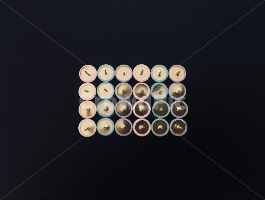 압핀,압정,강박증,사물,정물,컬러,질서,가지런,정리,사물,물건,오브젝트,thing,object,matter,연출,컨셉,콘셉,direction,concept,학용품,문구류,사무용품,school supplies,stationery,office supplies