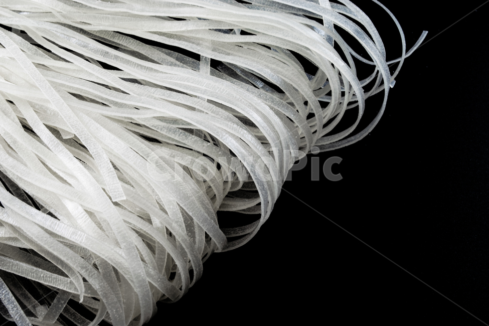 noodle,ricenoodle,쌀국수,면,건면,재료,음식,검정,바탕,음식,식재료,요리,food,cook,meal,dishes,food reserves