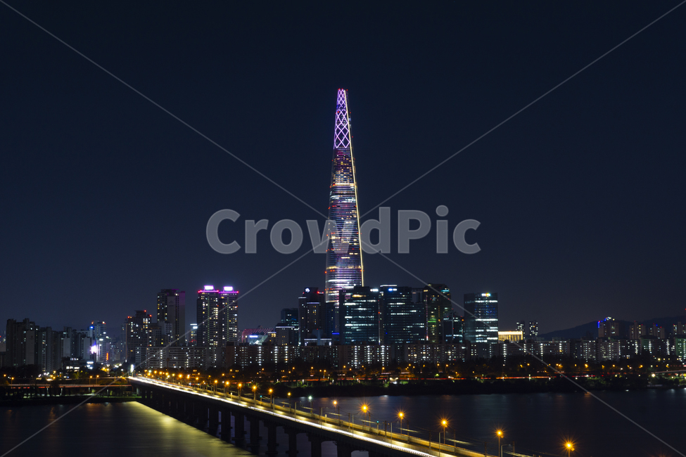 한국도시,도시,한국도시경관,빌딩,푸른빛,lighting,야경,경치,풍경,nightscape,nightview,landscape,조명,밤,afternoon,한국,아시아,asia,korea,road,하늘,sky,river,architecture,건축물,light,빛,flare,플레어,apartment,department,아파트,water,물,도로,가로등,building,건물,bridge,다리,streetlamp,streetlight,한강,서울,seoul,metropolis,중심지,타워,tower,롯데타워,잠실,야경,밤,풍경,nightscape,night,landscape,도시,city,한국도시풍경,한국도시경관,korea cityscape
