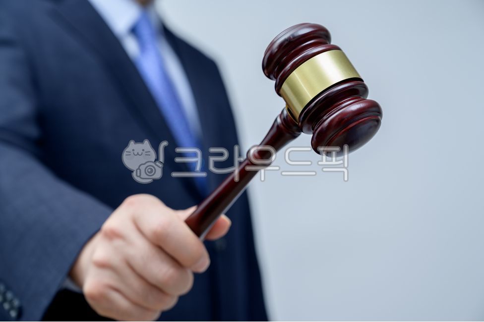 notarization,concept,bankruptcy,one person,sales,trial,auction,tie,ruling,judgment,justice,gavel,man,face None,judge,businessman,successful bid,lawyer,Business,legislation,fairness,law,business,baton,copyspace,prosecutor,blank space,office worker,marketin