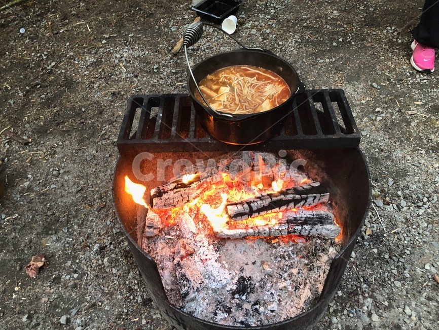 캠핑,캠프파이어,된장찌개,무쇠솥,장작