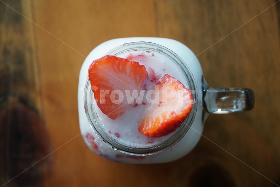 딸기,딸기라떼,라떼,음료,우유,딸기청,음료수,drink,beverage