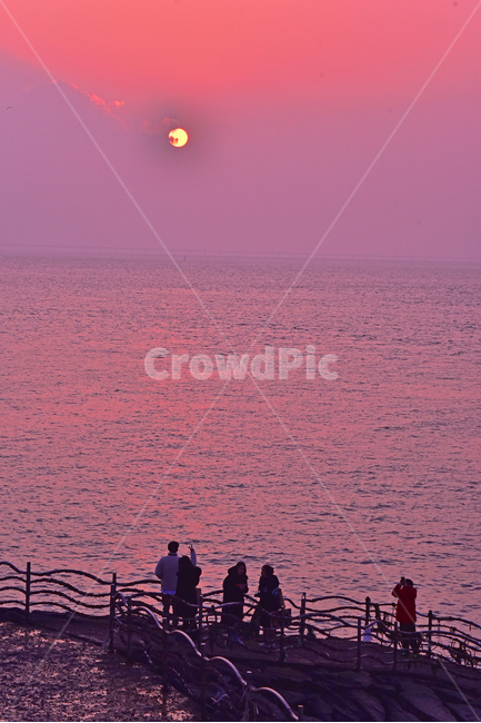 일출,일몰,석양,노을,황혼,sunset,풍경,옥외,야외,바다,해질무렵,해질녘,태양,해,사람들,인간,군상,human,사람,person,물결,분위기,바닷가,자연,풍경,nature,landscape