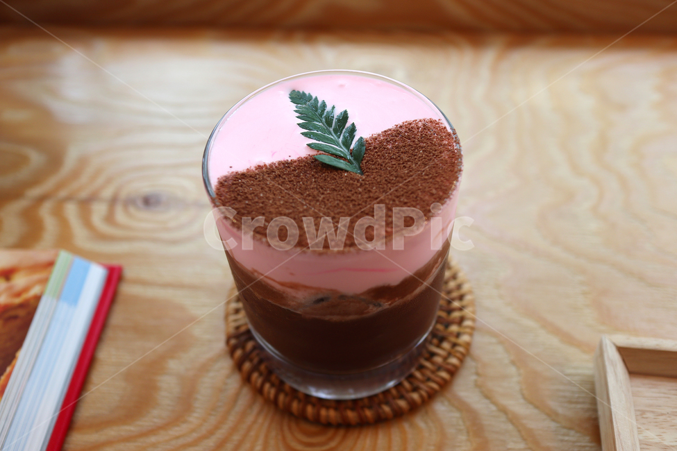 음료,초코슈페너,초코,컵,테이블,플레이팅,초코음료,음료수,drink,beverage