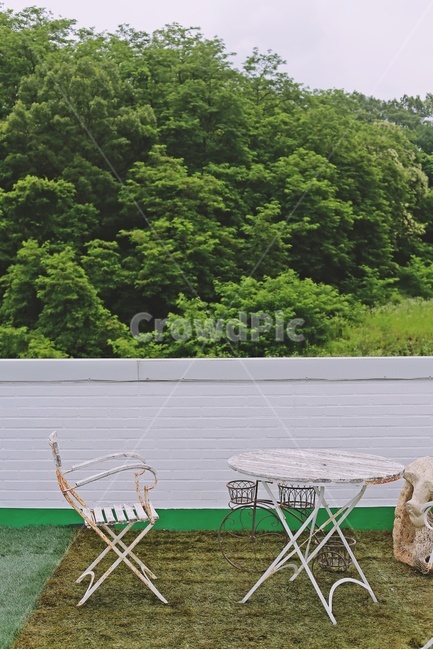 옥상,테이블,의자,티테이블,숲,나무,루프탑,green,자연,풍경,nature,landscape,감성,sensible,feeling,인테리어,실내디자인,interior design