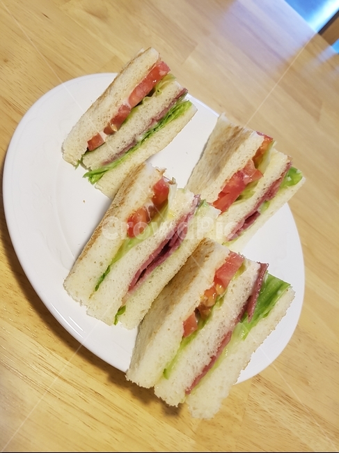 샌드위치,빵,토마토,수제샌드위치,아침식사,음식,식재료,요리,food,cook,meal,dishes,food reserves,디저트,간식,후식,dessert,snack