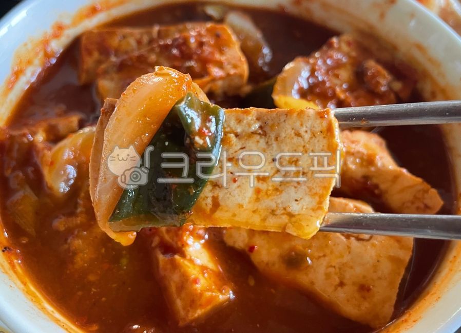 두부조림,두부요리,두부양념,두부,양념,조림,조림요리,야채,채소,음식,요리,매콤한,식사,식재료,먹방,밥도둑,밥반찬,반찬,참깨,깨,밑반찬,대파,양파,젓가락,food,dish,meal,cook,season,sesame