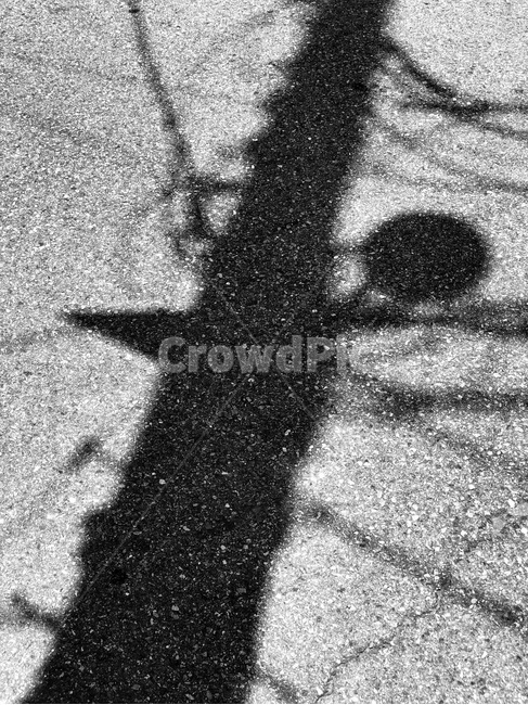 아스팔트,흑백,그림자,전봇대,햇빛,실루엣,그림자,silhouette,shadow,흑백,모노톤,monochrome,black and white,산업,industry,industrial