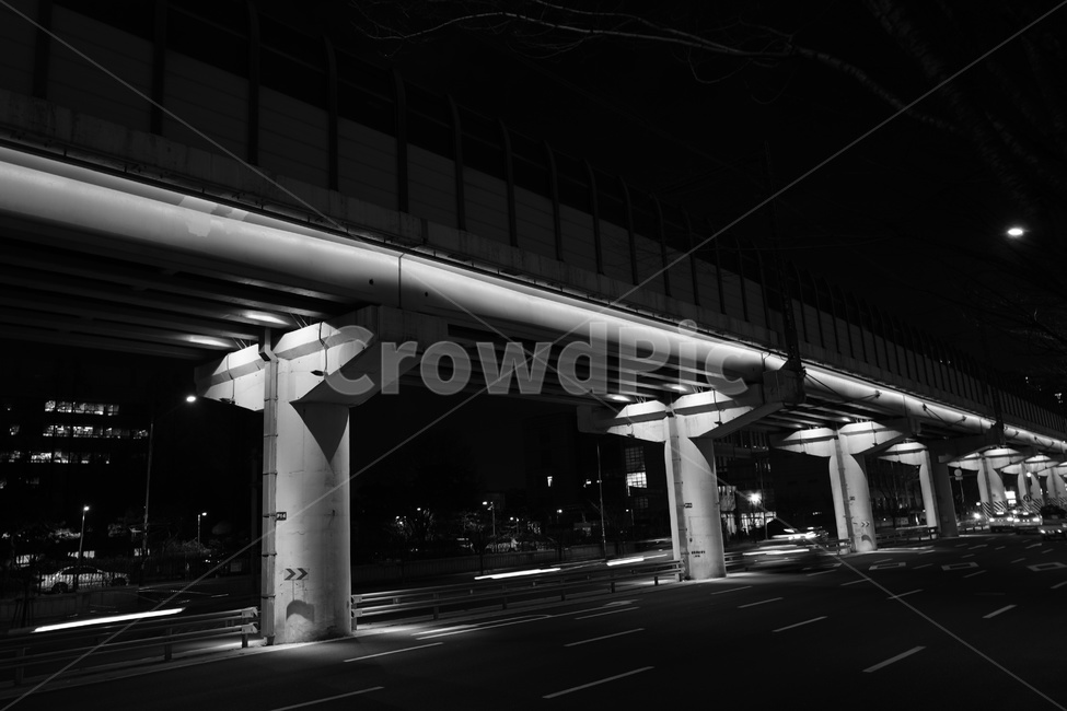 고가대로,야경,도시,풍경,흑백,모노톤,야경,밤,풍경,nightscape,night,landscape,흑백,모노톤,monochrome,black and white,건축물,건물외관,exterior,building,structure,architecture,construction,road,도로,freeway,고속 도로