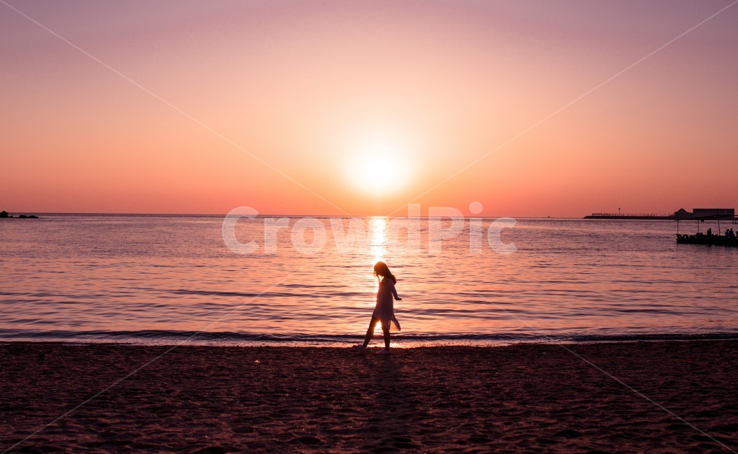 실루엣,바닷가,노을,을왕리,해질녘,일몰,해변,바다,beach,sea,사람,인물,인간,human,person,어린이,어린아이,child,children,kid,인물실루엣,사람실루엣,character silhouette,human silhouette,감성,sensible,feeling,휴식,힐링,rest,relaxation,healing,색깔,색상,색채,색감,color sense,color sensitivity,feeling of color,nature,자연,outdoors,옥외,ocean,대양,water,물