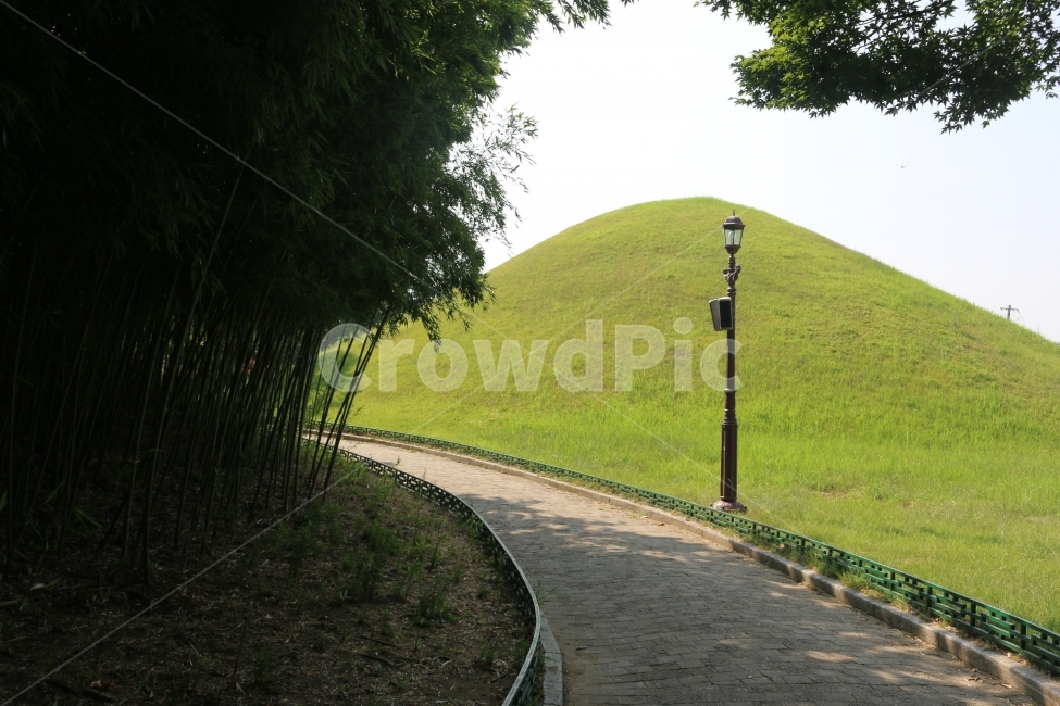 경주,유적지,왕릉,공원,능,한국전통,한국문화,korean traditional,korean culture,랜드마크,landmark,tourist attraction,한국랜드마크,한국관광지,한국명소,korea landmark,korea tourist attraction