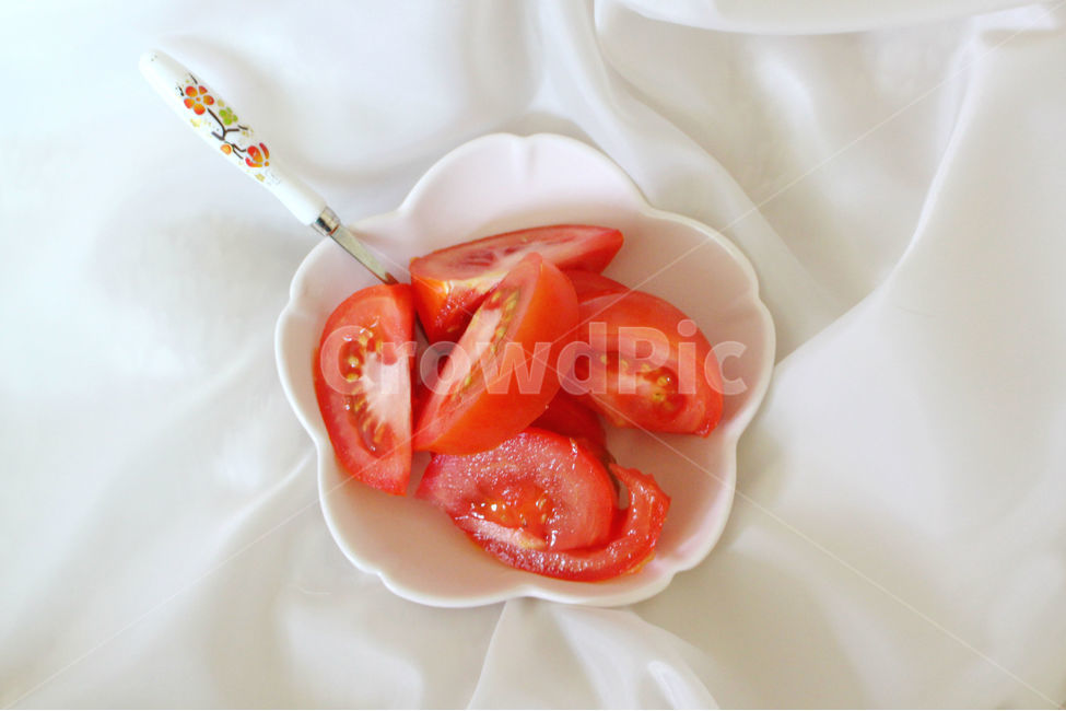 감성사진,토마토,채소,식재료,열매,음식,붉은색,붉은과일,red,tomato,vegetable,연출,컨셉,야채,과일,음식,식재료,요리,food,cook,meal,dishes,food reserves,채소,야채,vegetables